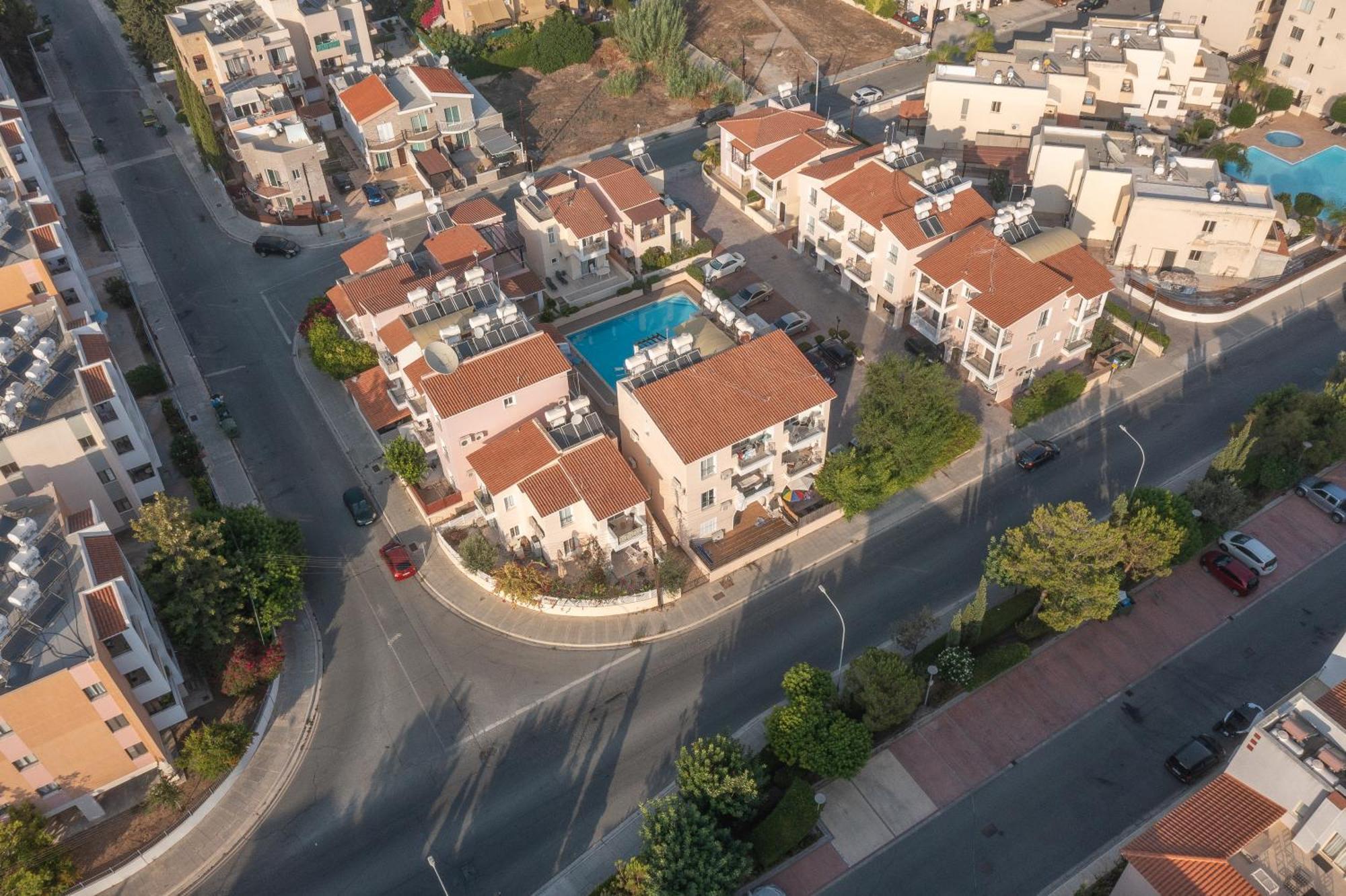 Limnos Gardens * Paphos